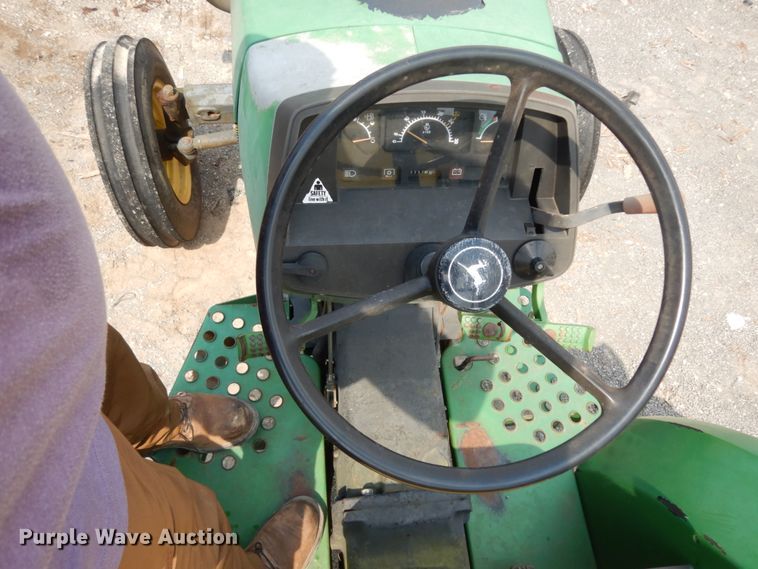 image for item DC2061 1992 John Deere 5200  tractor