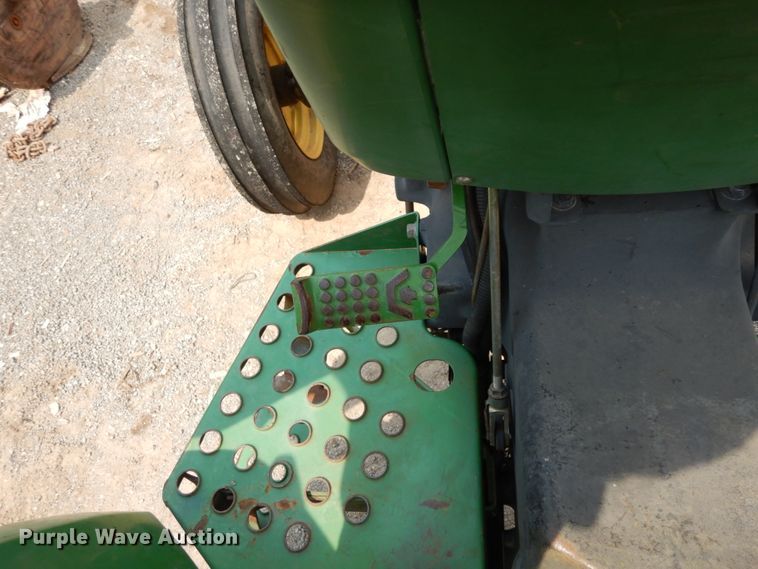 image for item DC2061 1992 John Deere 5200  tractor