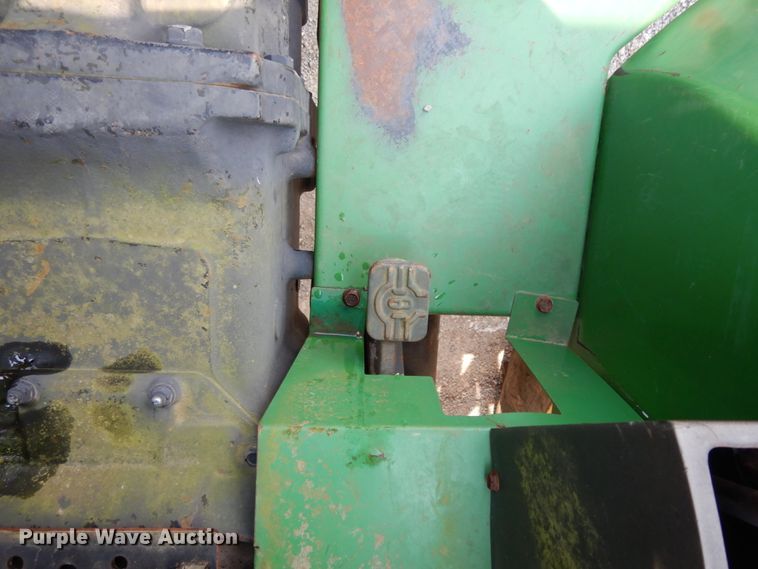 image for item DC2061 1992 John Deere 5200  tractor