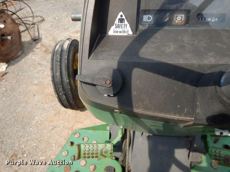 image for item DC2061 1992 John Deere 5200  tractor