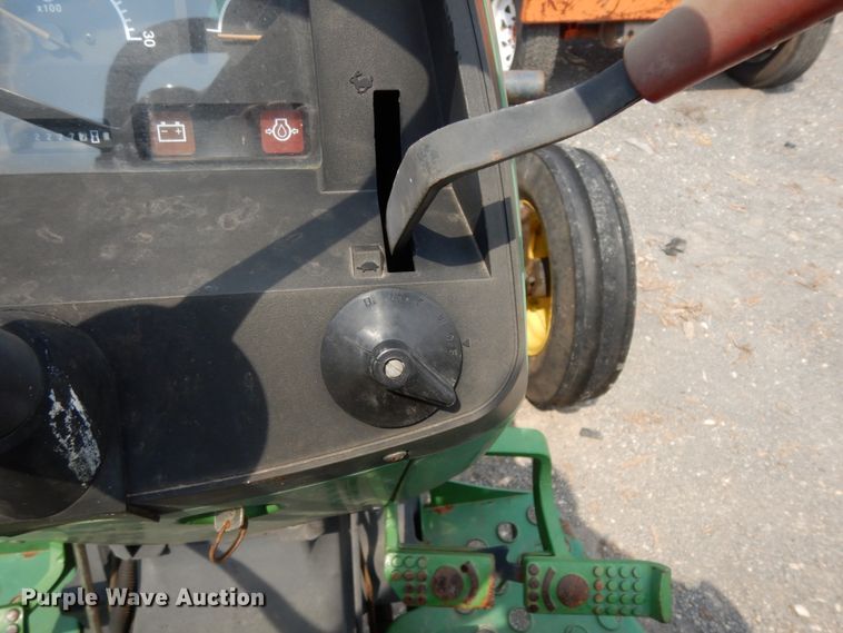 image for item DC2061 1992 John Deere 5200  tractor