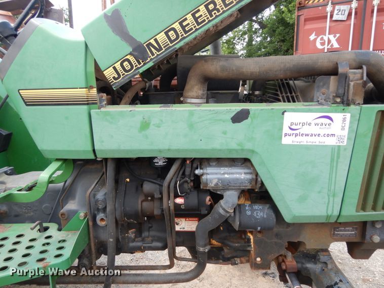 image for item DC2061 1992 John Deere 5200  tractor