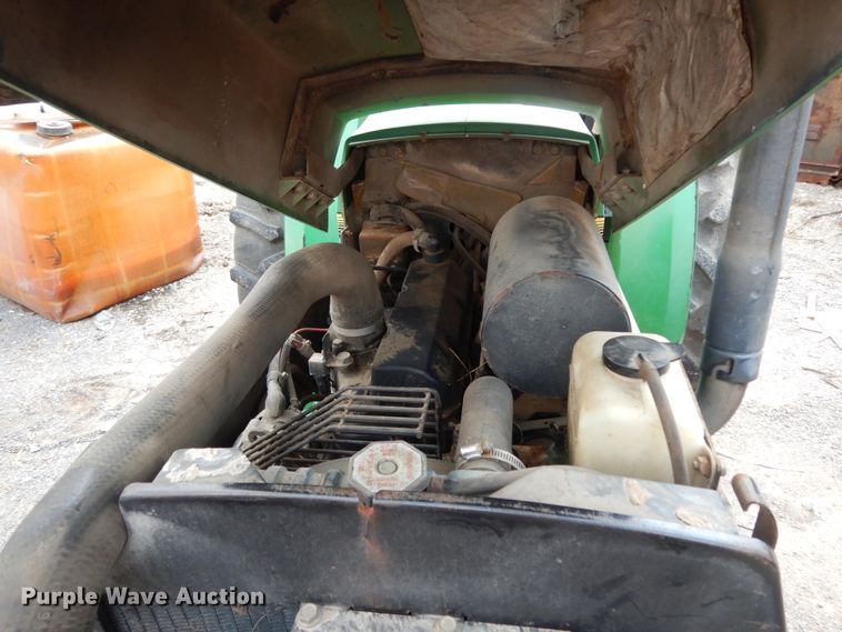 image for item DC2061 1992 John Deere 5200  tractor