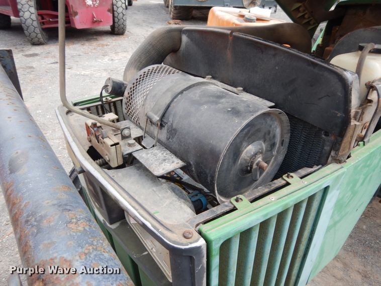 image for item DC2061 1992 John Deere 5200  tractor