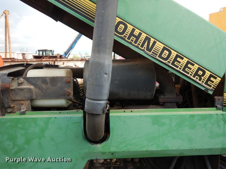 image for item DC2061 1992 John Deere 5200  tractor