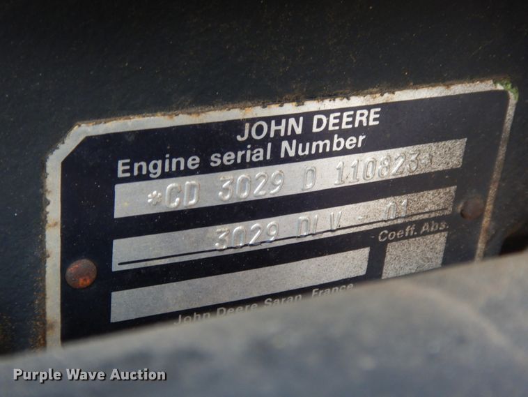 image for item DC2061 1992 John Deere 5200  tractor