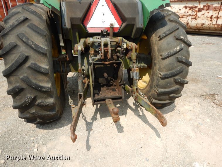 image for item DC2061 1992 John Deere 5200  tractor