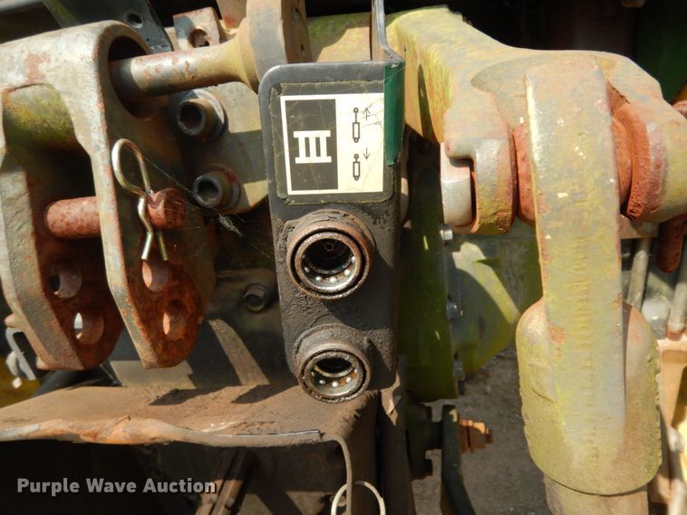 image for item DC2061 1992 John Deere 5200  tractor