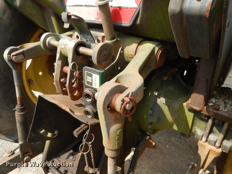 image for item DC2061 1992 John Deere 5200  tractor