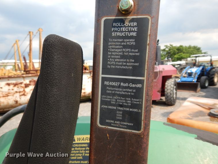 image for item DC2061 1992 John Deere 5200  tractor