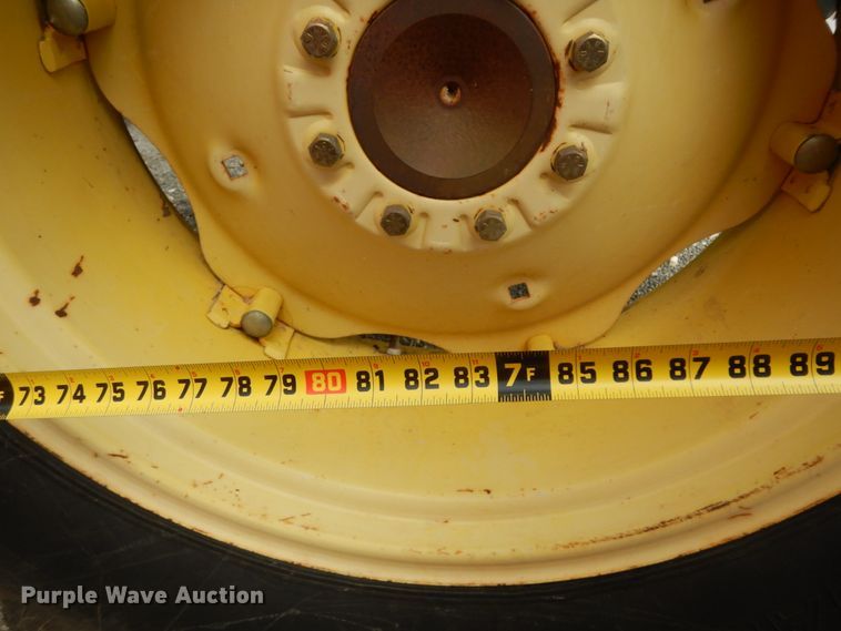 image for item DC2061 1992 John Deere 5200  tractor