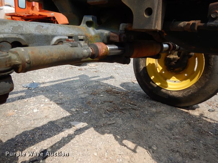 image for item DC2061 1992 John Deere 5200  tractor