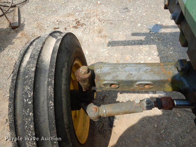 image for item DC2061 1992 John Deere 5200  tractor