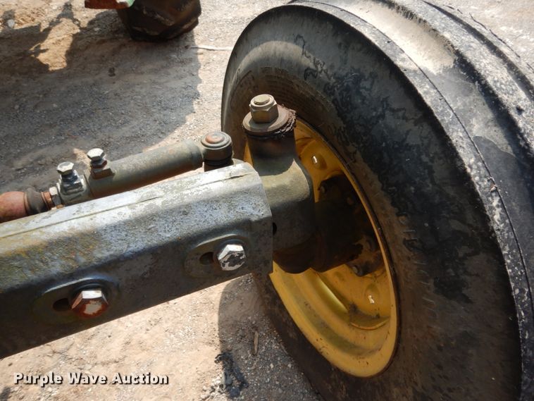 image for item DC2061 1992 John Deere 5200  tractor