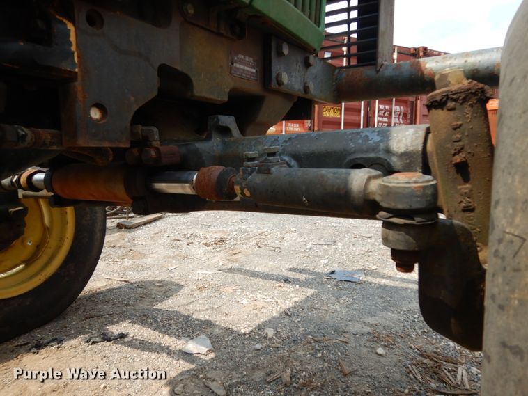 image for item DC2061 1992 John Deere 5200  tractor