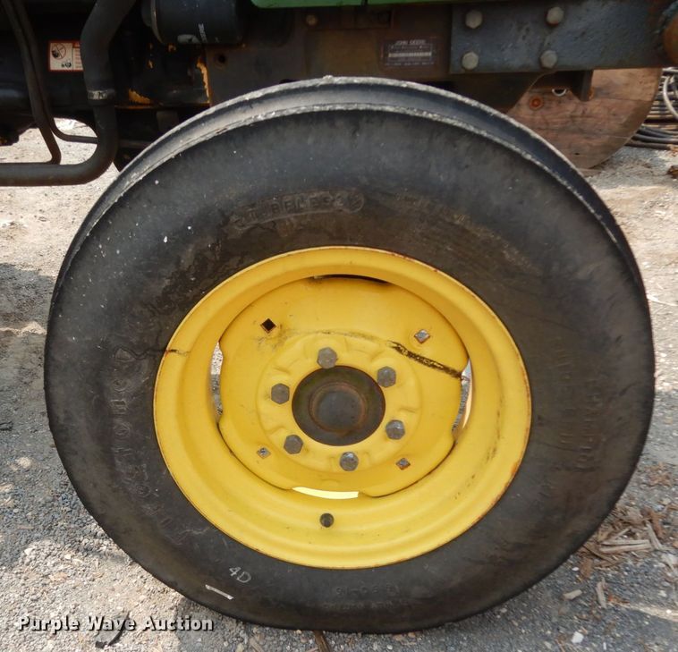 image for item DC2061 1992 John Deere 5200  tractor