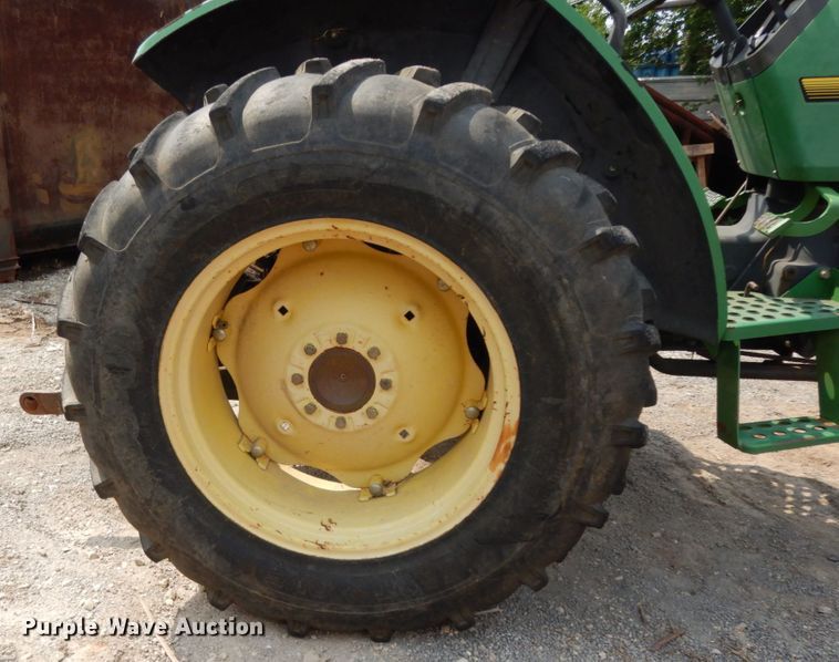 image for item DC2061 1992 John Deere 5200  tractor