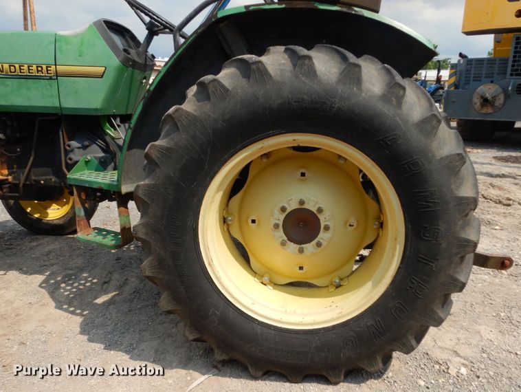 image for item DC2061 1992 John Deere 5200  tractor