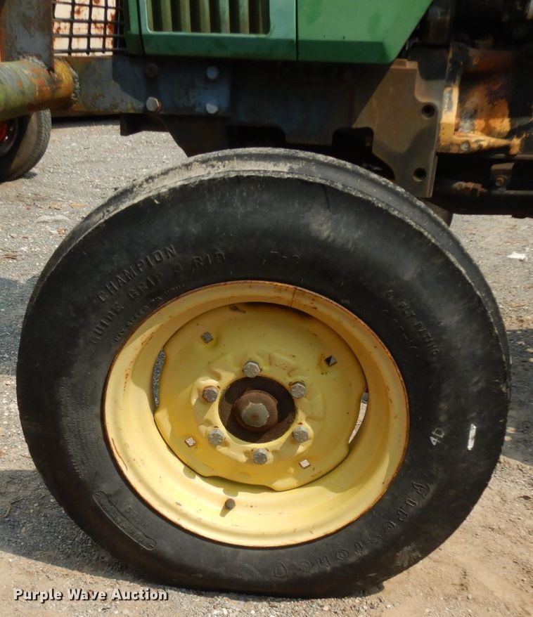 image for item DC2061 1992 John Deere 5200  tractor