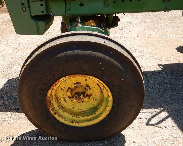 image for item DM0026 1982 John Deere 4240  tractor