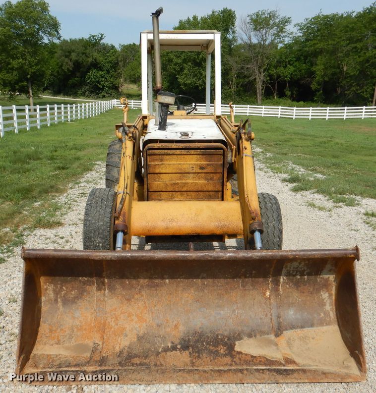 image for item DM0068 International 260  tractor