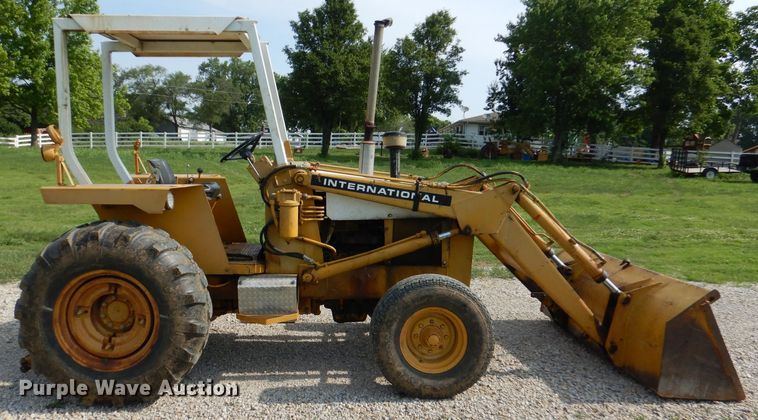 image for item DM0068 International 260  tractor