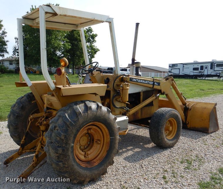 image for item DM0068 International 260  tractor