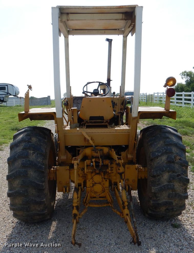 image for item DM0068 International 260  tractor