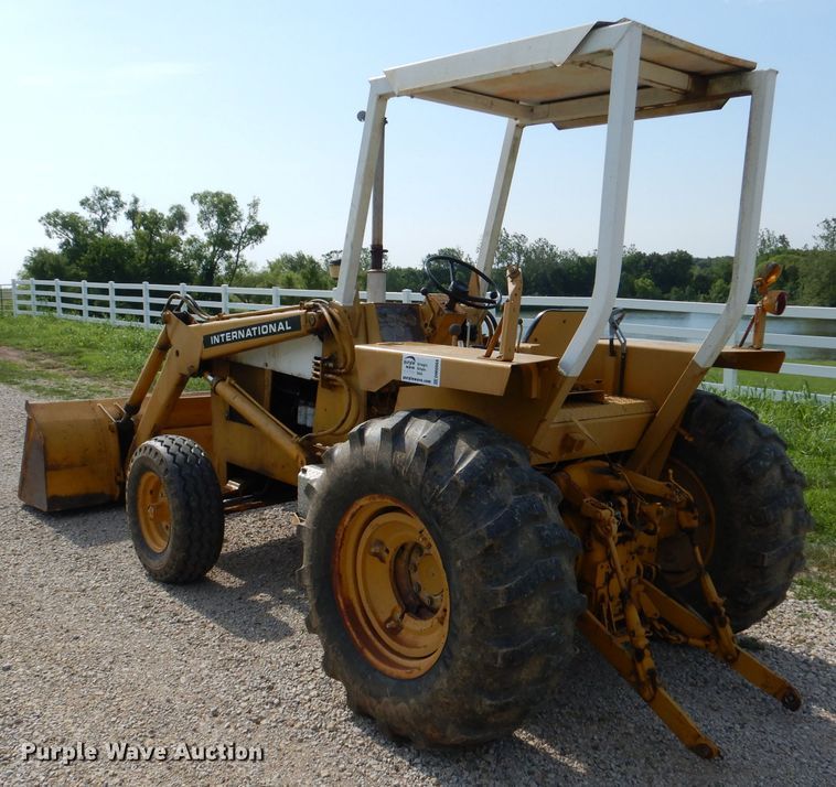 image for item DM0068 International 260  tractor