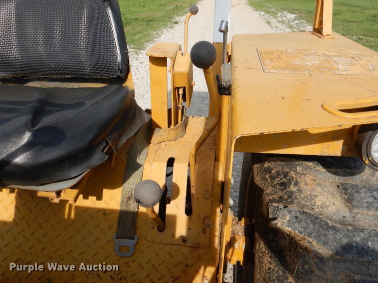 image for item DM0068 International 260  tractor