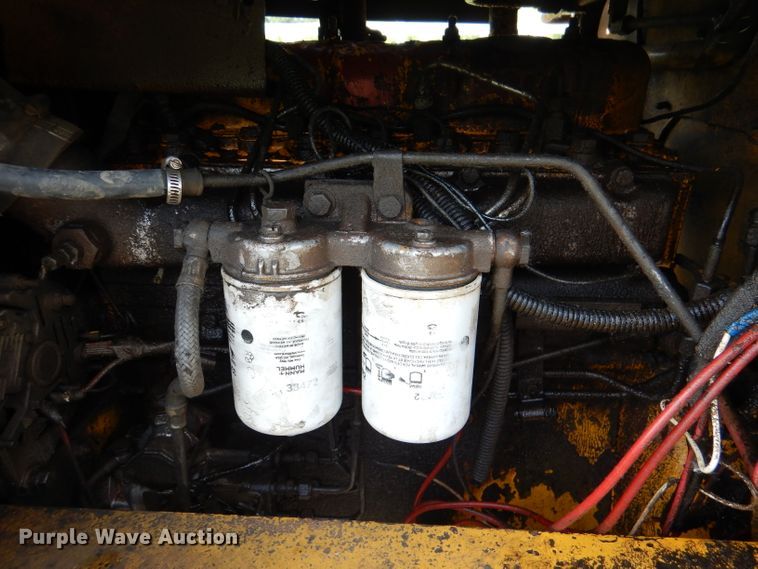 image for item DM0068 International 260  tractor