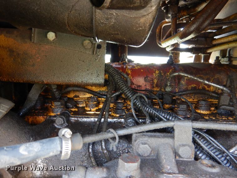 image for item DM0068 International 260  tractor