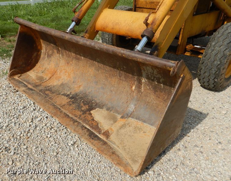 image for item DM0068 International 260  tractor