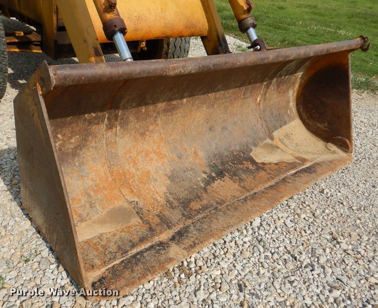 image for item DM0068 International 260  tractor