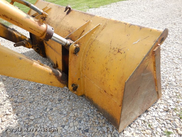 image for item DM0068 International 260  tractor