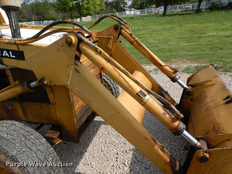 image for item DM0068 International 260  tractor