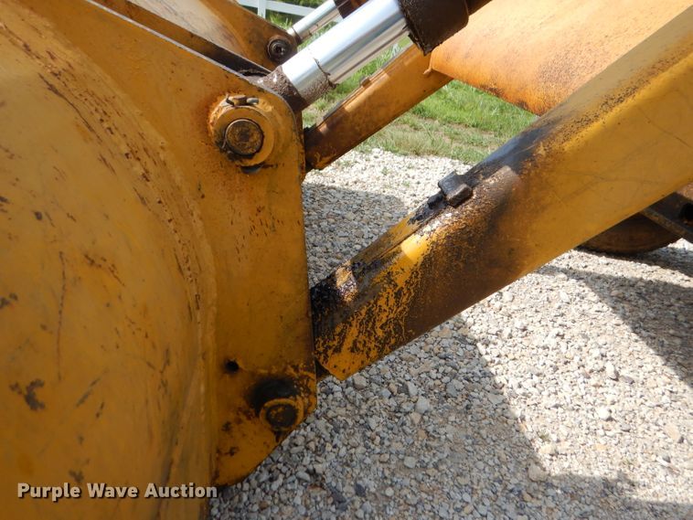 image for item DM0068 International 260  tractor