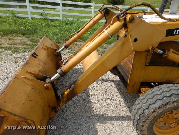 image for item DM0068 International 260  tractor