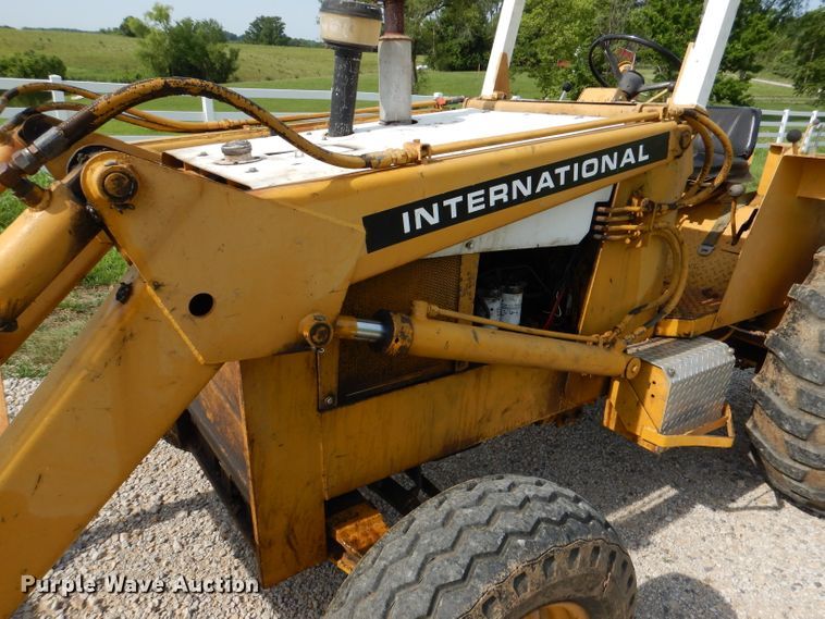 image for item DM0068 International 260  tractor