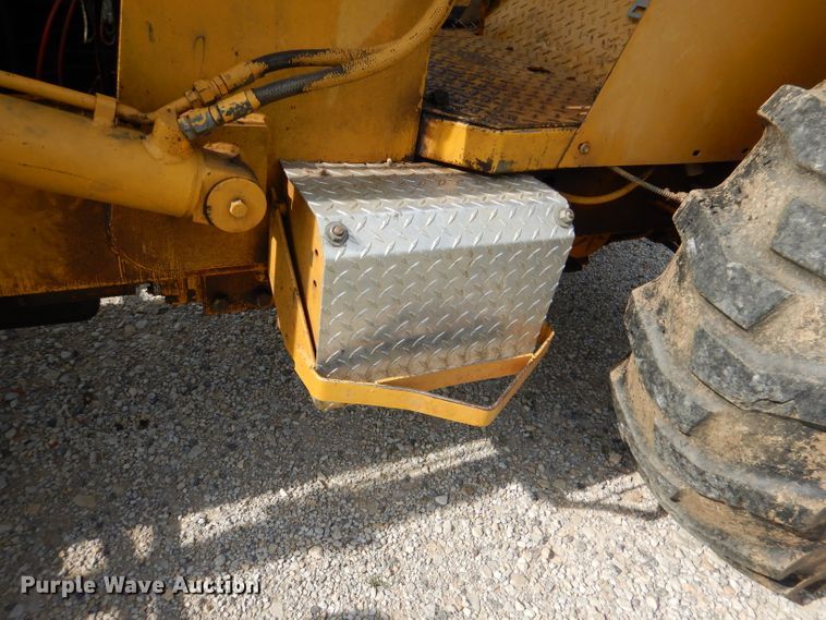 image for item DM0068 International 260  tractor