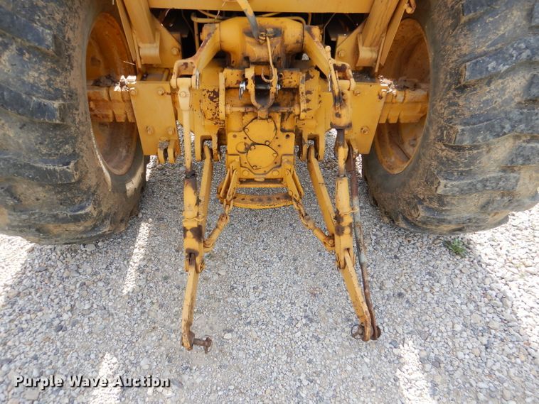 image for item DM0068 International 260  tractor