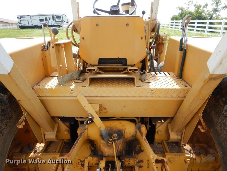 image for item DM0068 International 260  tractor