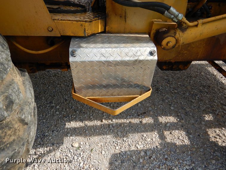 image for item DM0068 International 260  tractor