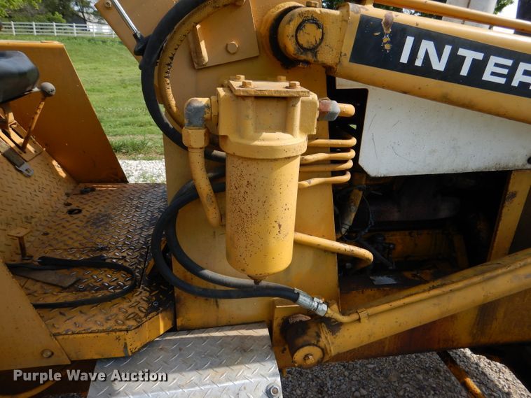 image for item DM0068 International 260  tractor