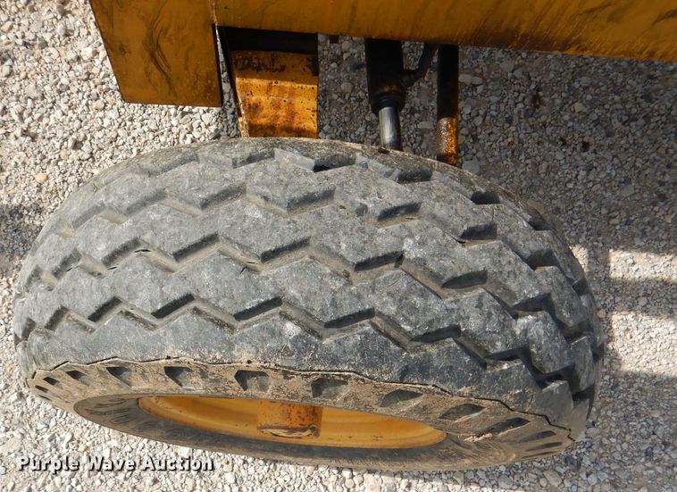 image for item DM0068 International 260  tractor