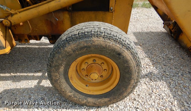 image for item DM0068 International 260  tractor