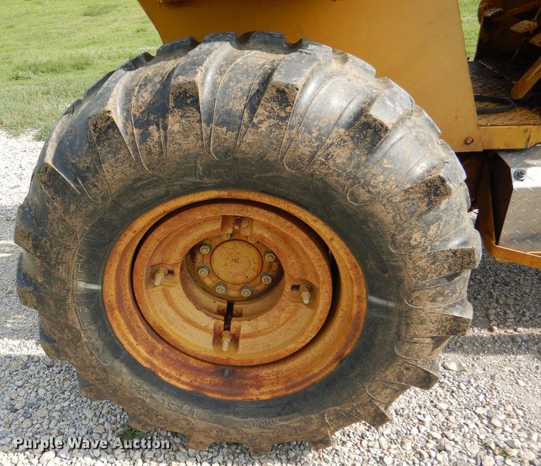 image for item DM0068 International 260  tractor