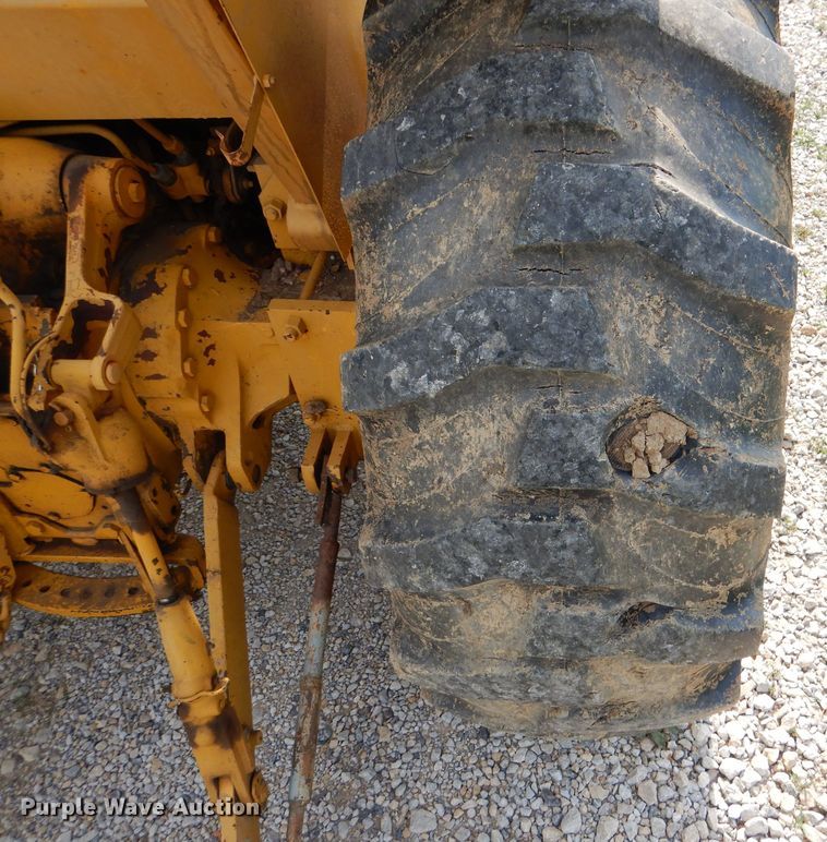 image for item DM0068 International 260  tractor