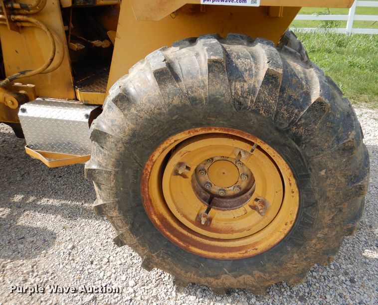 image for item DM0068 International 260  tractor