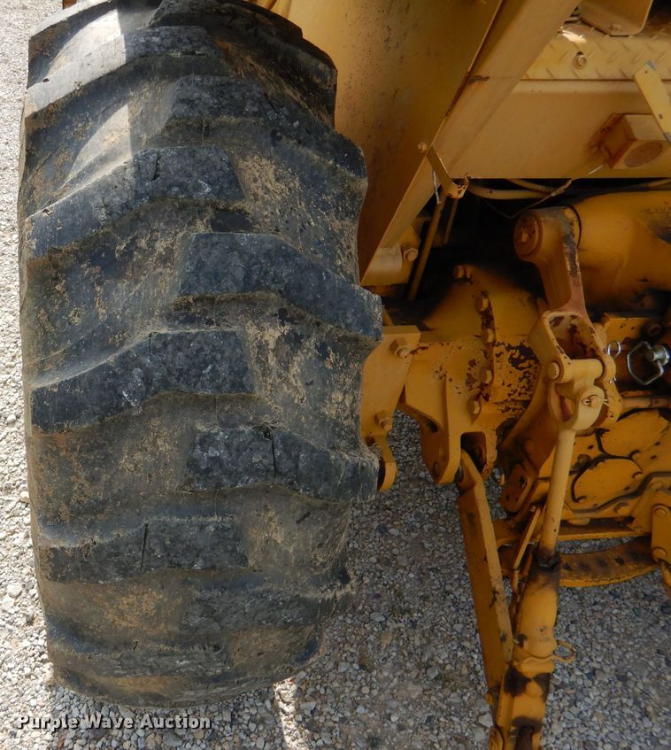 image for item DM0068 International 260  tractor